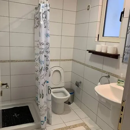 Cassiopeia 2-bedroom Lower Apt On With Pool Apartman